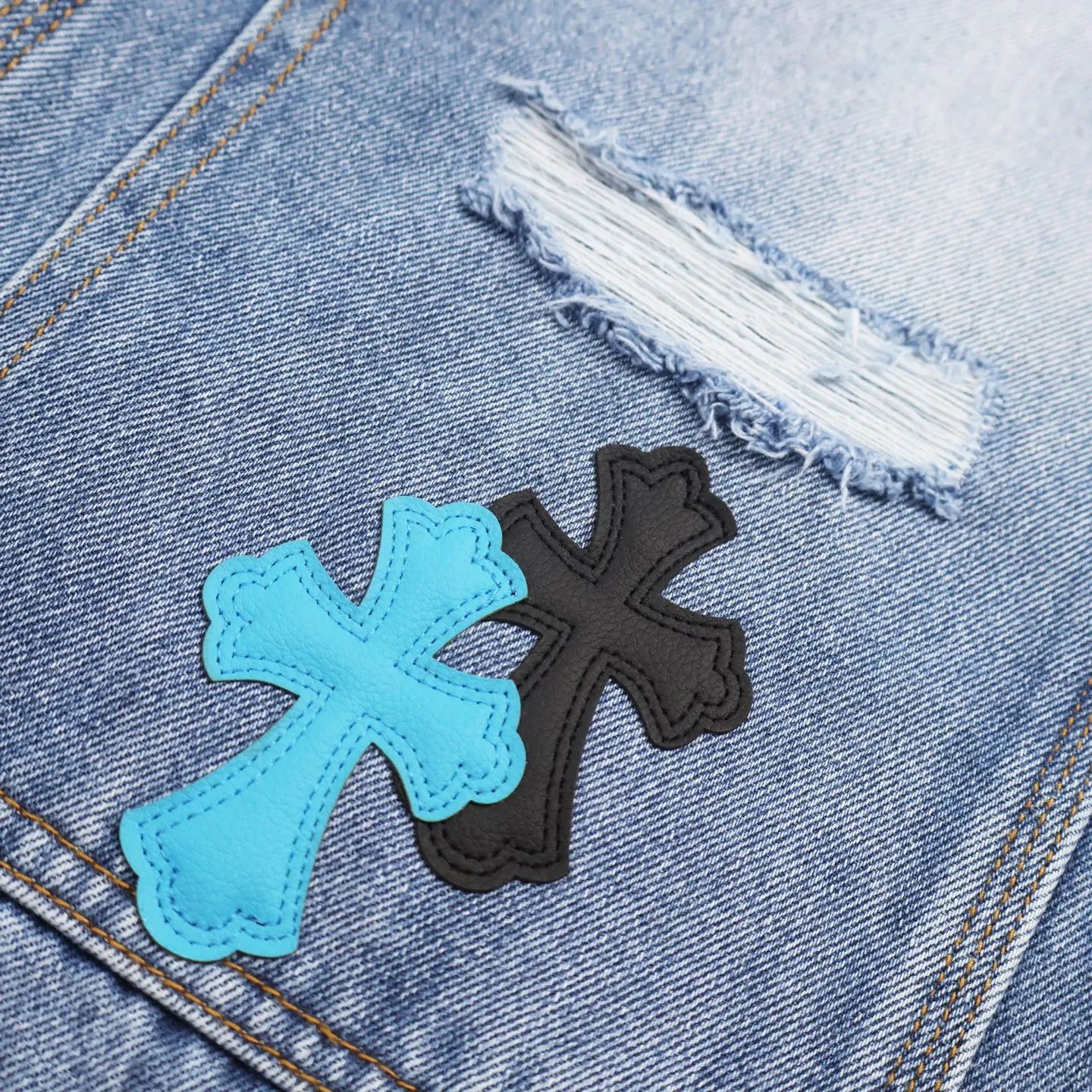 🅿️760 [Exclusive supply] CH Crow Heart Work Jeans are made of twill high-ounce washed denim fabric, exclusive CH-specific logging overalls style (non-Levis Vintage) custom-woven and dyed fabric, and the two-color cross is cowhide + sheepskin (all leather imported from Italy is custom-dyed separately, with consistent texture and no color difference). The stitch length, thread color, and wiring of the car are exactly the same. The inner lining is jacquard, with embroidery on the waist, 925 silver hardware, and heavy-duty washing and manual polishing. Size:32-34-36-38